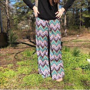 ✨♾ 3/$25 Hello Miss Chevron Wide Leg Pants✨